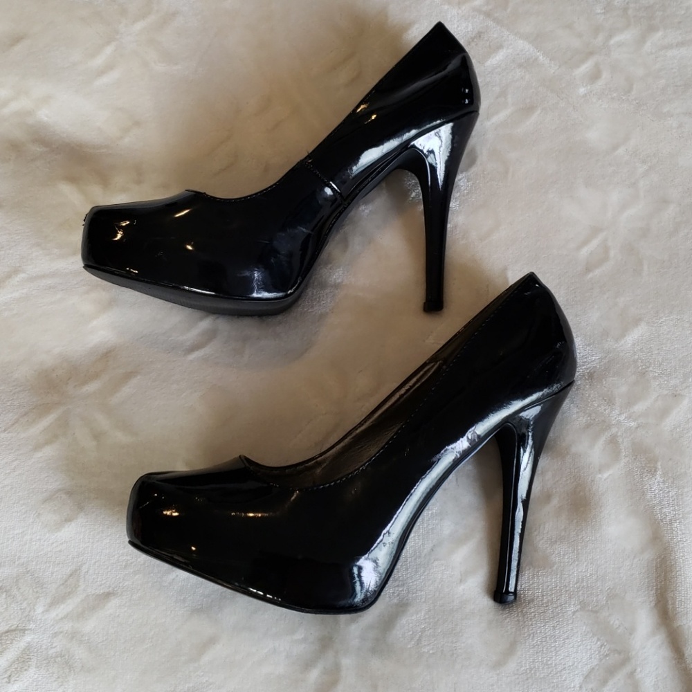 Platform black patent heels